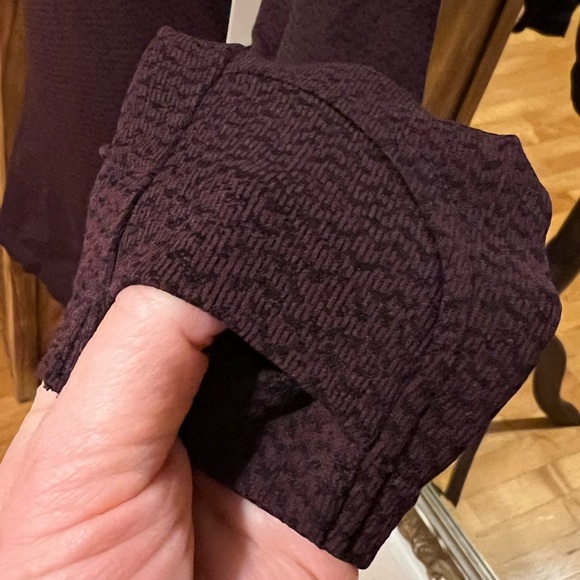 NWT Athleta Flurry Peak Turtleneck
Color: Burgundy/Black Size Medium - Picture 7 of 11
